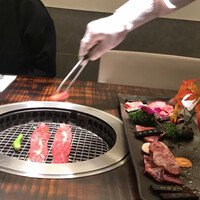 焼肉エクセレント 銀座店 - 店員さんが焼いてくれます