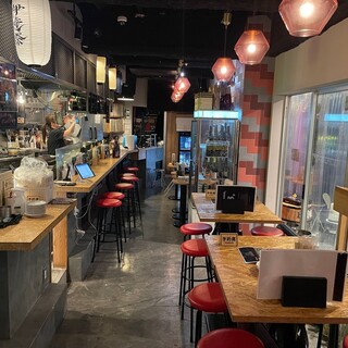 店内は椅子があり、着席可能です！