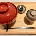 Fukuto Homare - 福井名物 ソースカツ丼 ご飯大盛り ¥1,200＋200  お盆に対して寂しい感じですが、越前漆器の丼やお椀、越前焼きの小皿に若狭塗りのお箸でしょうか。センス良く、なかなか豪勢なお膳です。