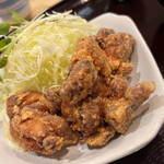 黒豚かつ処　霧島 - 単品のからあげにもキャベツ付！