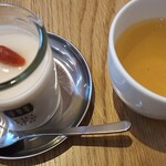 中華料理の四川堂 - 杏仁豆腐とジャスミン茶