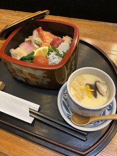 h Sushi Tomo - お昼限定ランチ　海鮮ちらし寿司