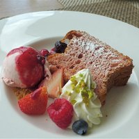 レストラン 竜神亭 - 2013 lunch イチゴのシフォン♪ベリーと一緒に