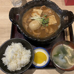 煮込み居酒屋 寅 - もつ煮込み・ご飯・味噌汁・沢庵　以上(‘-‘*ゞ