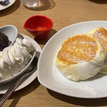 むさしの森珈琲 - プレーンのパンケーキにチョコアイス 生クリームダブル バター