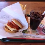 モスバーガー - チーズバーガー、ポテトＬ、アイスコーヒー