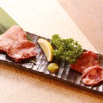 炭火焼肉しんき - 黒毛和牛タン3種