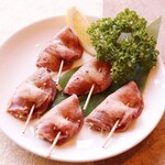 炭火焼肉しんき - ネギタンなのに食べやすい！ネギ包み上タン塩