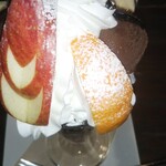 雪詩慕雲 - チョコレートパフェ。