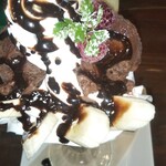 雪詩慕雲 - チョコレートパフェ。