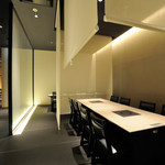 京都つゆしゃぶCHIRIRI - スクリーンで区切ることのできるテーブル席