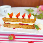カタシマ - 料理写真:できたて苺のミルフィーユ　～旬の苺とアイスクリームを添えて～
