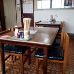 くらた食堂 - テーブル席