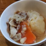 立ち飲みマルイチ - お母さんの肉じゃが150円