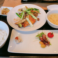 みこころ 無添加チャイナ935 - 魚介ランチセット。この日は野菜と海老の青海苔炒め。