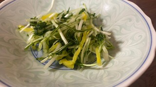 Aka renga - 水菜と沢庵の一品(サービス)
