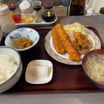 Shunsen Kana Kaya - ミックスフライ定食（950円）