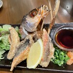 海のちんぼらぁ - グルクンの唐揚げ、頭からいけました。