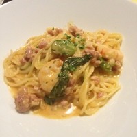 サント ウベルトゥス - メインの海老トマトクリームパスタ