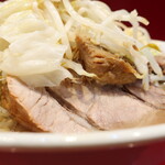 ラーメン二郎 - 豚の厚み