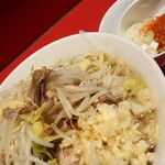 ラーメン二郎 - ラーメン半分＋ニンニク＋白ネギ