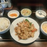 曲家・骨湯米線 - ピーマンと干豆腐炒め定食¥750