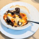La Brianza - トリュフと玉子のオーブン焼き黒トリュフ。まぜまぜ　安定の美味しさ(*^^*) 何回いただいても美味しいものは美味しい☆飽きてませんよ～
