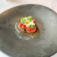 リストランテ･ヒロ チェントロ 丸ビル店 - ②Secondo Antipasto 前菜
                       高知県産フルーツトマトと
                       モッツァレラブッファラチーズの”カプレーゼ”