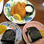 海鮮じょっぱり亭 - ホッケのフライ、おにぎり