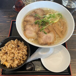 麺屋ふうる - 塩チャーシューメン¥850    半チャーハン¥240