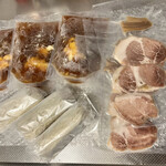 飯田商店 - 昆布、サバ節、煮干し、カツオ節、マッシュルーム、醤油、みりん、砂糖
      あと、けっこうりんごが入ってるみたい