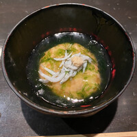 並木橋なかむら - お通し・がんもどきにしらす、生姜載せ