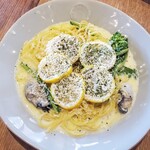Italian Kitchen VANSAN - 牡蠣と青菜のレモン香るクリームパスタ