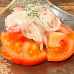 토마토와 아와지시마 양파의 마리네 샐러드