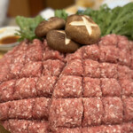 鳥春 - つみれ鍋 椎茸。白菜と饂飩が隠されています