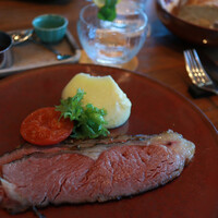 ザ タヴァン グリル＆ラウンジ - 