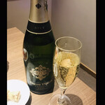 Onkochishin - ぜグラヴュータス　　シャンパン（シャンパンと書いてますけどスパークリングワインのカテゴリーだと思います）　by まみこまみこ