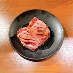 国産牛焼肉食べ放題 肉匠坂井 - 大判極カルビ