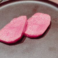 焼肉うしごろ 新宿三丁目店 - 究極の黒タン  数量限定3,200円