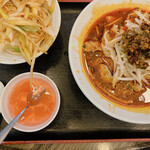 栄華楼 - 麻辣刀削麺セット