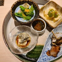 博多 鮨 まつもと - 前菜（蛸やわらか煮、ツブ貝、筍の木の芽味噌、菜の花、　生湯葉、もずく酢）