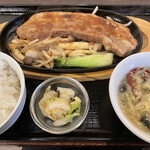 タン次郎 - 全景　トロトロTONステーキ定食　1,050円