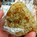 米屋のおにぎり屋　菊太屋米穀店 - おかか　包を取るとかつお節のとってもいい香りが　ふんわりと握ってあります