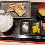 札幌駅北口酒場 めしと純米 - 真ホッケ定食