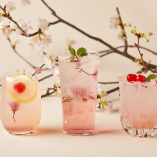 A wide range of drink menus including sake, shochu, and original cocktails