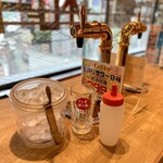 牡蠣と和牛の奴隷 - 卓上サーバーとお酒のセット