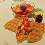 タカノフルーツパーラー - 苺のワッフル