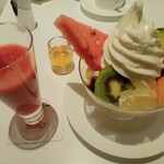 タカノフルーツパーラー - 苺のジュース　クリームあんみつ