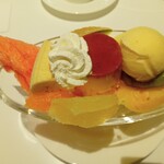 タカノフルーツパーラー - プリン・ア・ラ・モード