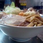 らーめん 大 大久保店 - 2013/07油そば850円ニンニクのみ追加